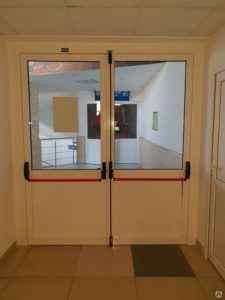 Противопожарная дверь с антипаникой / серия FRM7427